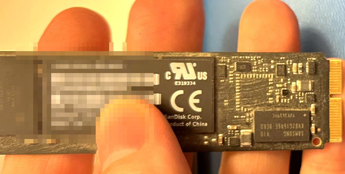 SSD-Modul in der Hand – Aufrüstung für mehr Tempo
